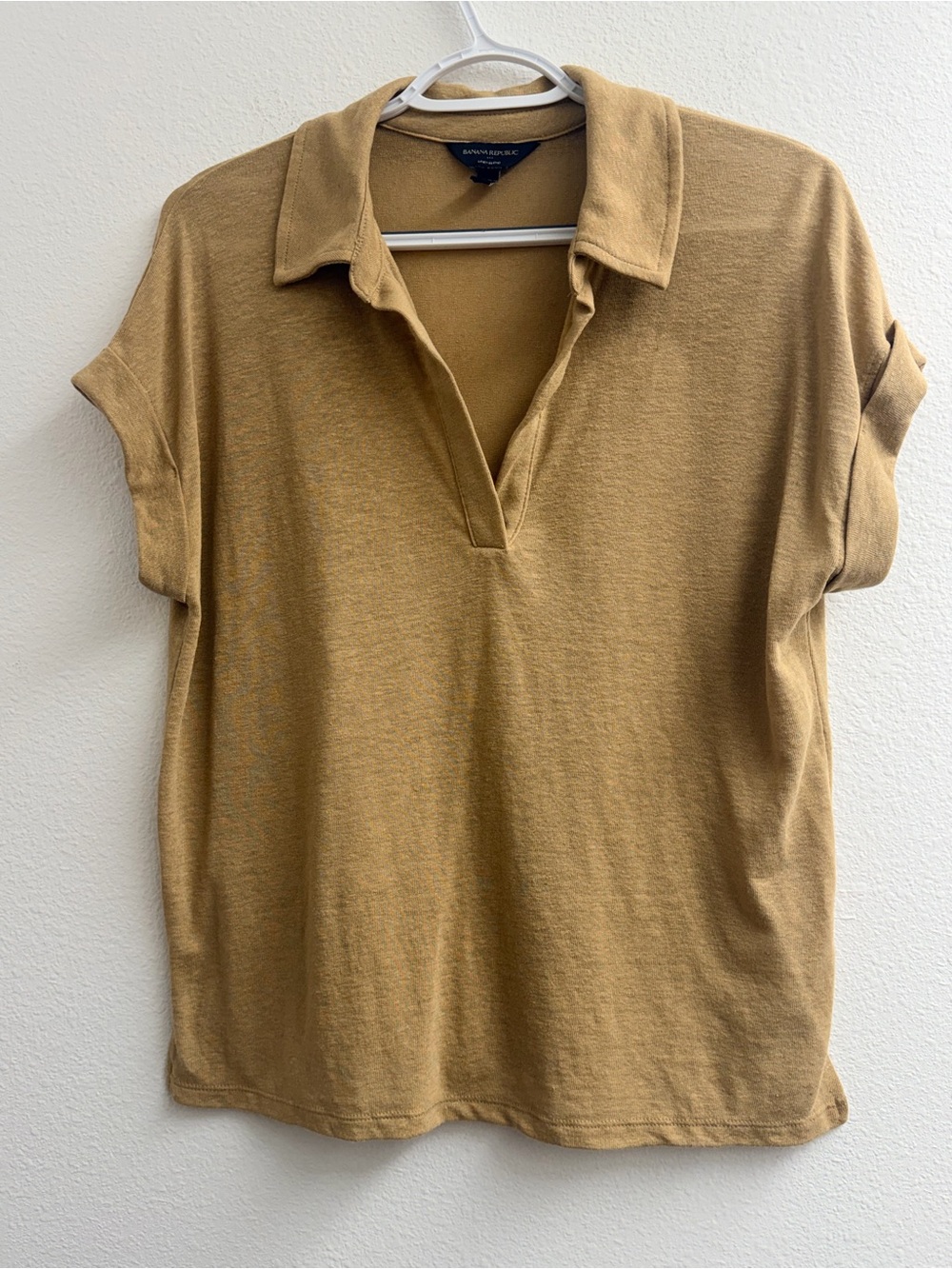 Banana Republic women’s linen blend tan Short-Sleeve Polo Top size small